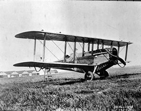 1909 - De Havilland Builds Plane