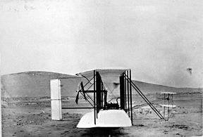 1900  Wright Brothers Experiment with Gliders